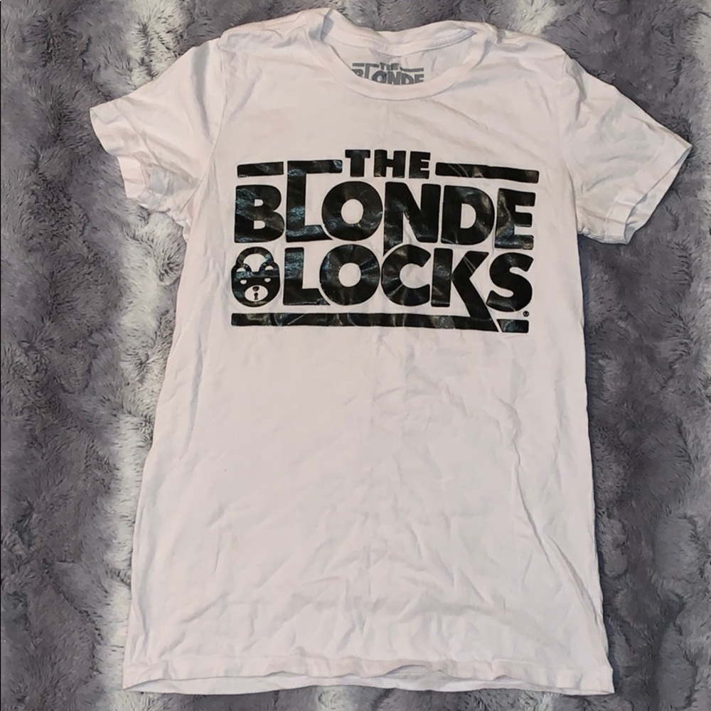 The blonde locks white and black graphic tee M